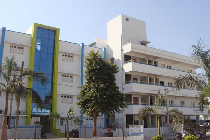 https://cache.careers360.mobi/media/colleges/social-media/media-gallery/6982/2019/4/1/Campus View of Anand Pharmacy College Anand_Campus-View.jpg